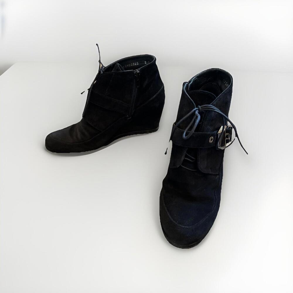 STUART WEITZMAN LADIES ANKLE BOOTIES SIZE 8M BLACK SUEDE MADE IN SPAIN GOOD COND
